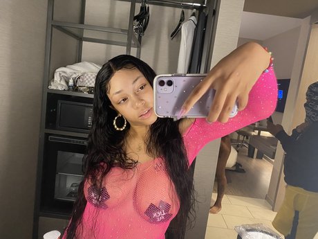 Sweettitss star exclusive pictures