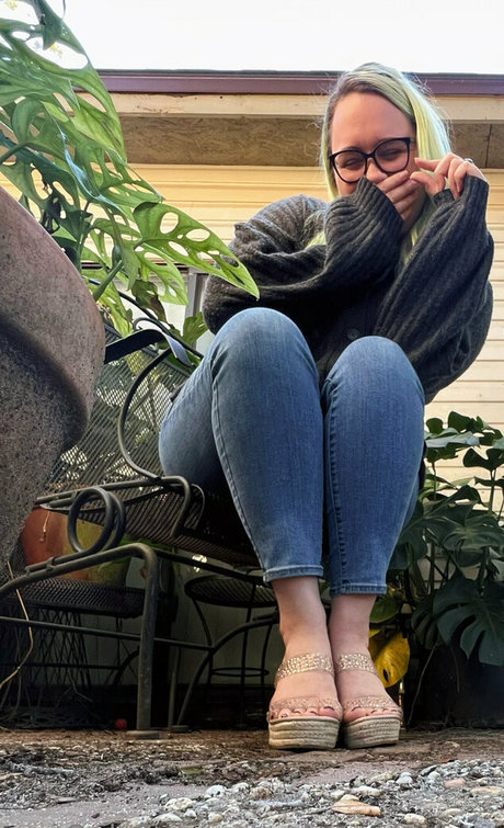 dezzydoefree free model image