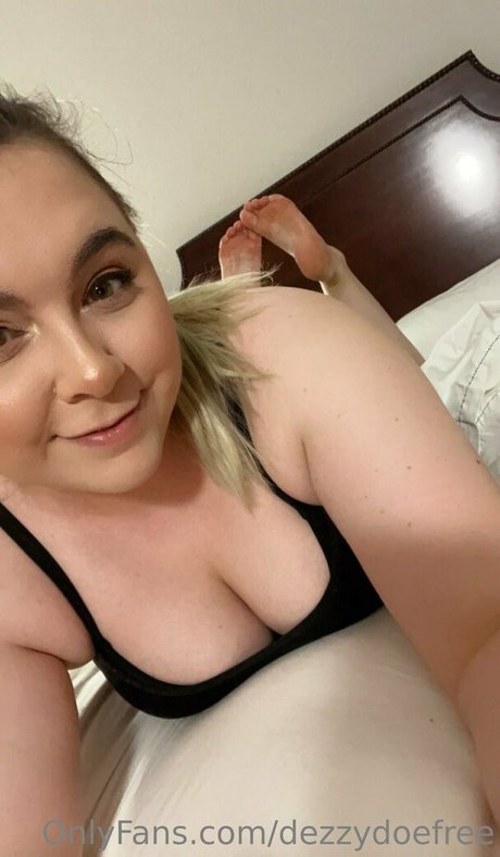 dezzydoefree nude pornstar pic