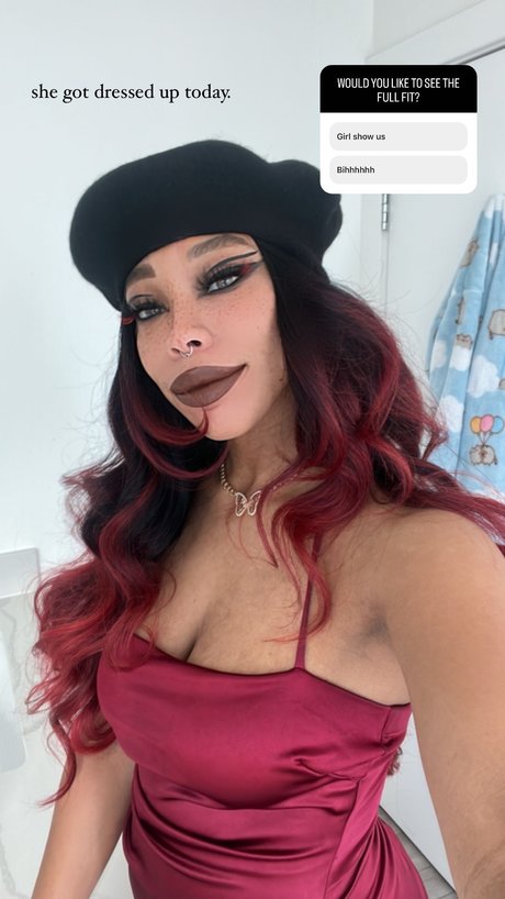 Kiera Please model hot pics