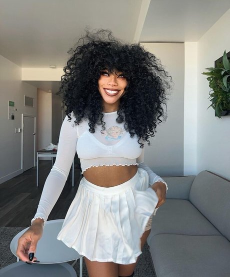 Kiera Please pretty pornstar gallery