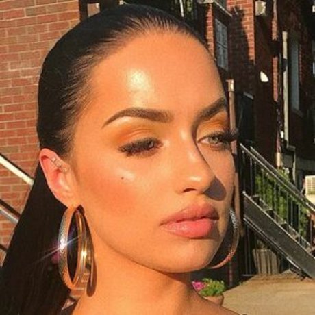 Ollie Jayy naked actress photo