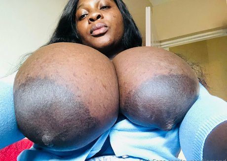 queendiamond model naked photo