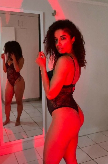 La Alemana adult model gallery