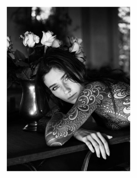 Noemie Doragon naked actress photos