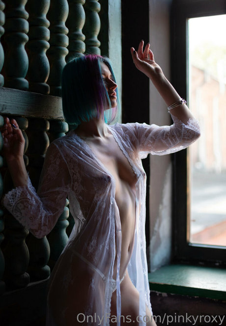 pinkyroxy nice model photo