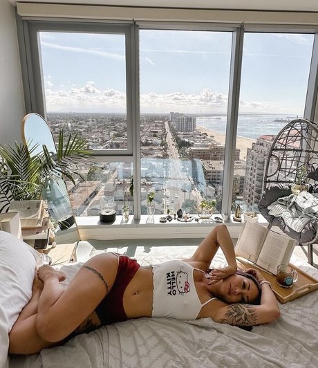 Cynthia Leu pornstar naked picture