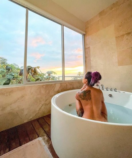 Cynthia Leu star hd gallery