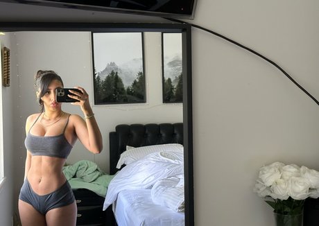 Kareena Bachra free actress pictures