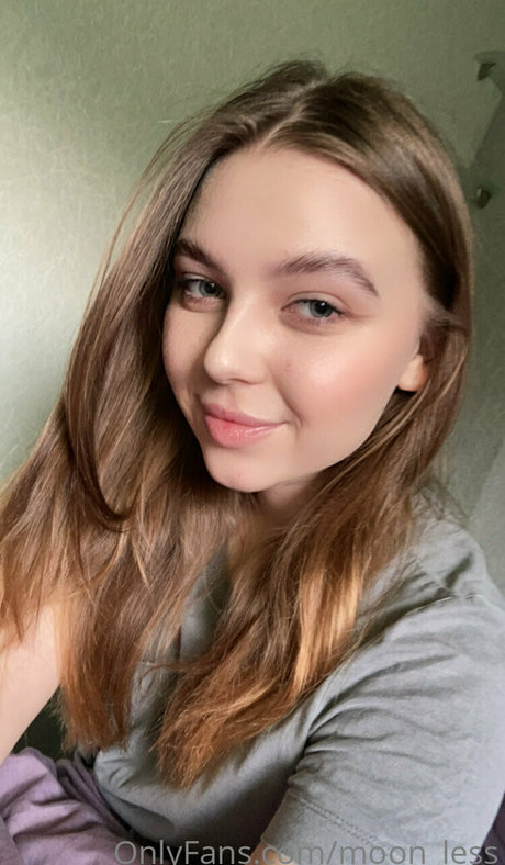 moon less xxx actress galleries