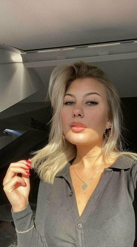 babyyzoeyy pornstar top photos