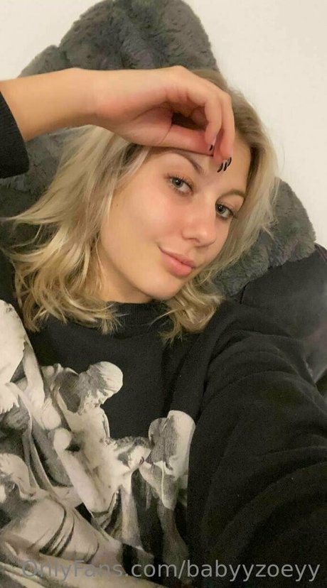 babyyzoeyy star sexy img