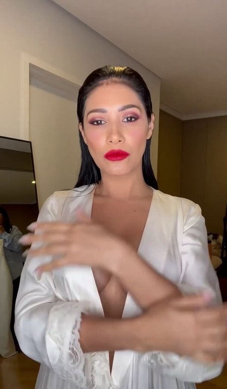 Simone E Simaria star nudes images