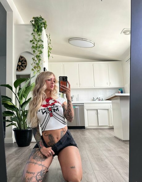 babyyessie pornstar top pic