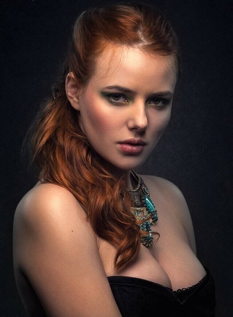 Ash Millman model nudes picture