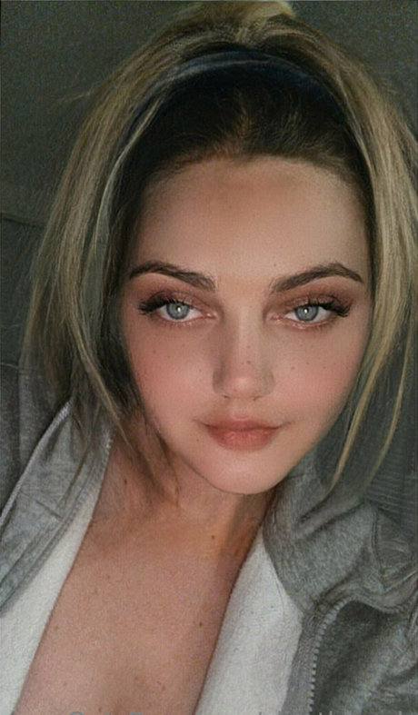 slimthicash star hot pictures