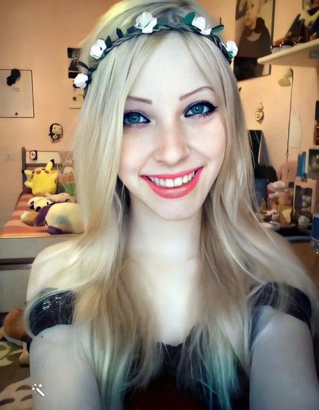 Agnese Innocente pretty model pics