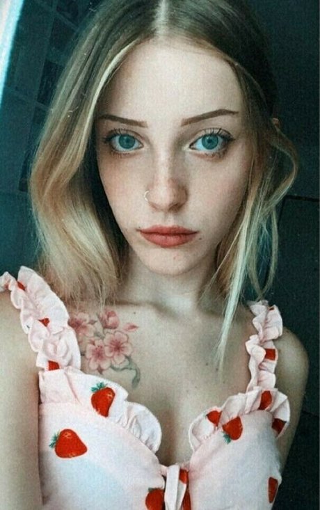 Agnese Innocente pretty star archive