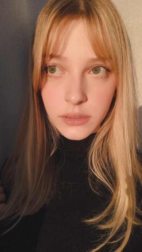 Agnese Innocente adult model galleries