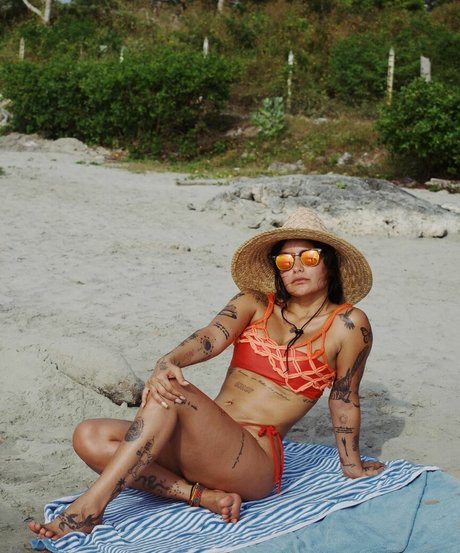 Martina La Peligrosa star art images