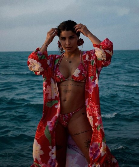 Martina La Peligrosa naked model img