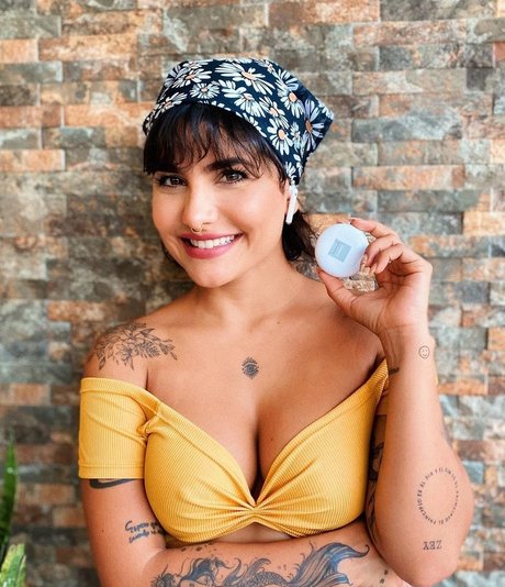 Martina La Peligrosa pornographic model pics