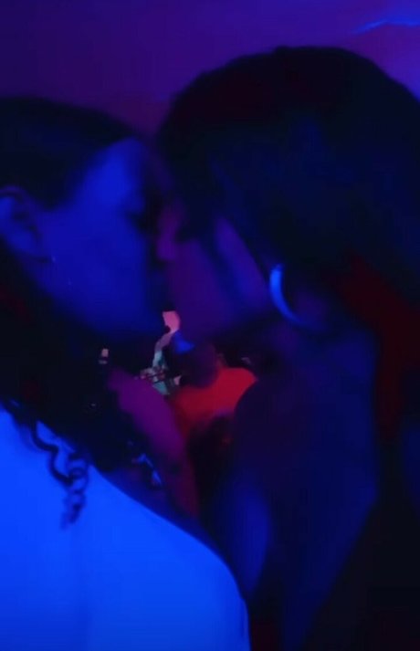 Boca Vermelha nude model photos