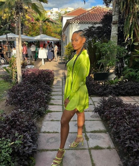 Nia Correia OT perfect pornstar photos