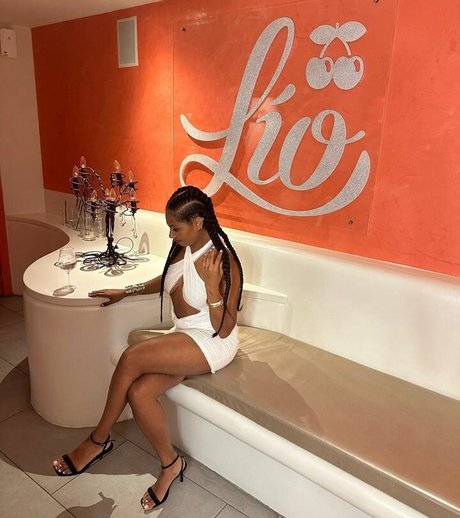 Nia Correia OT pornographic actress pictures