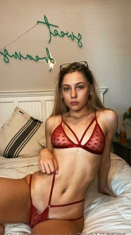 emilywillis18 porn actress img