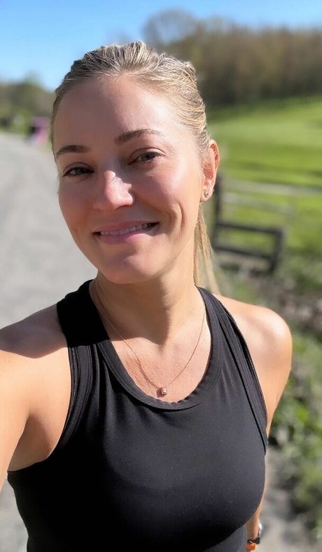 iJustine erotic pornstar gallery