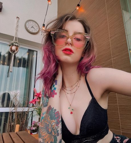 Gabi Cattuzzo exclusive star photo