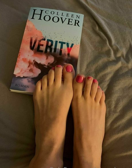 lauraaloove pornstar nude image