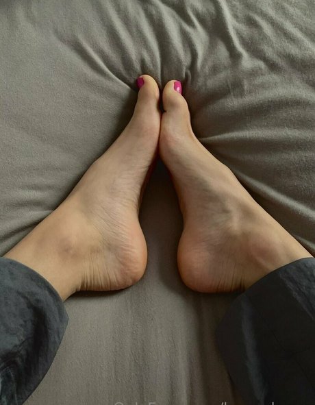 lauraaloove hot actress pic