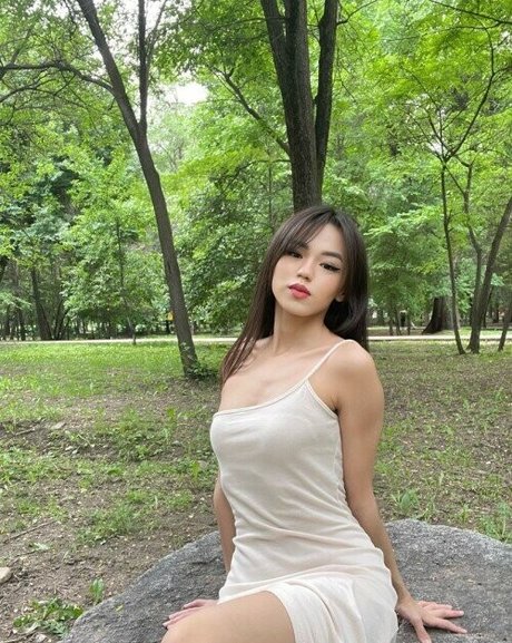 misslunacutie model exclusive images