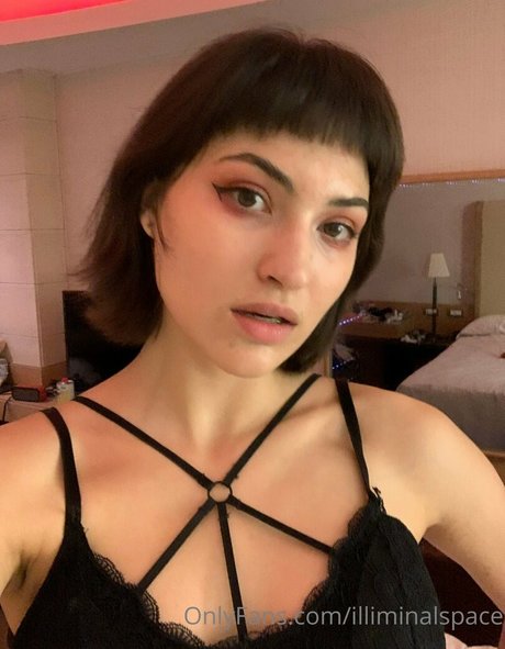 illiminalspace hot star photo