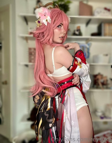 reysuka hot actress photo