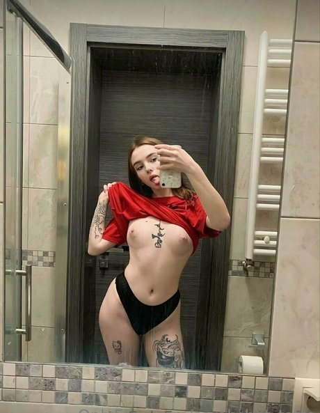 sarah hot tatto model pornographic picture