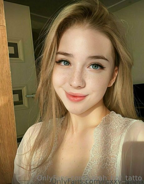 sarah hot tatto model art picture