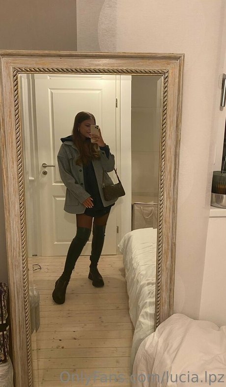 lucia lpz model top image