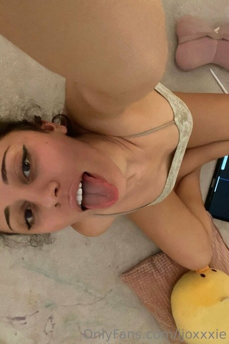 ijoxxxie naked pornstar pics