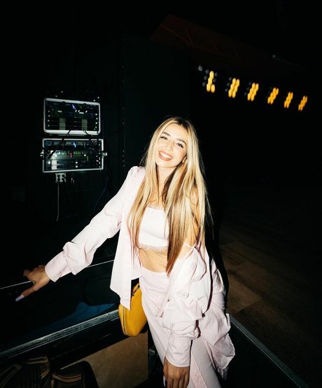 Lola Indigo star images