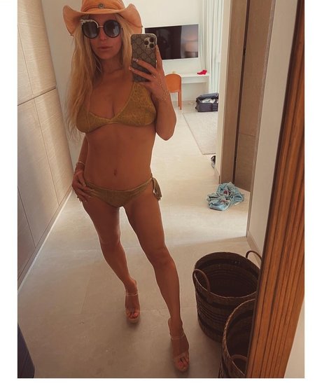 curvy blonde onlyfans free photos