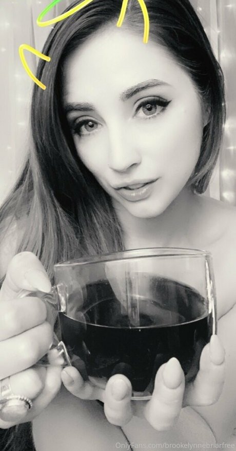 brookelynnebriarfree adult model pic