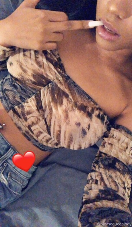 officiallyariaa model erotic pics