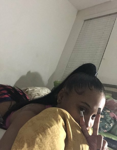 officiallyariaa star beautiful pictures