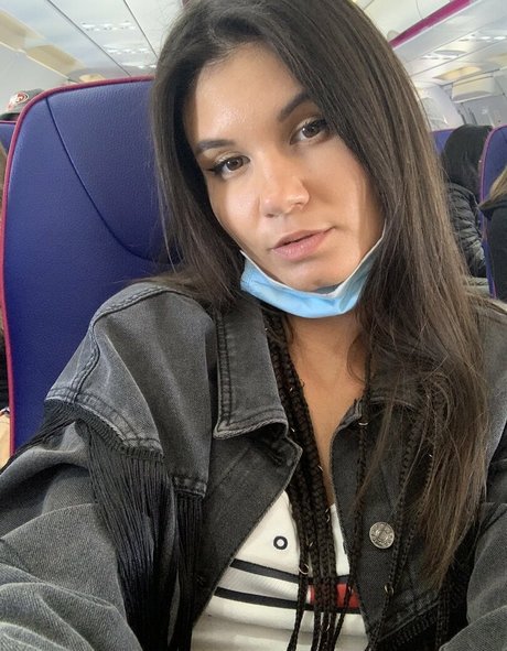 nicolefreee erotic model images