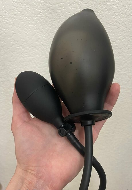 pussypumppeach star nude image