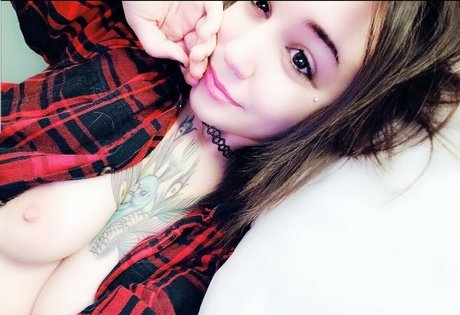 naughty salamander model free image