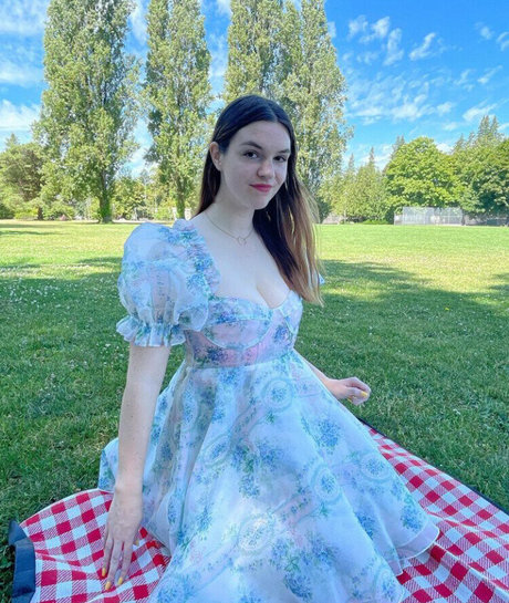 Sarah Z beautiful actress gallery